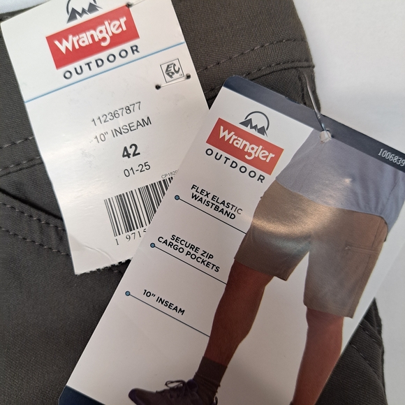 New Wrangler Men's Gray Cargo Shorts With Flex Elastic Waistband Size 42 - Picture 5 of 5